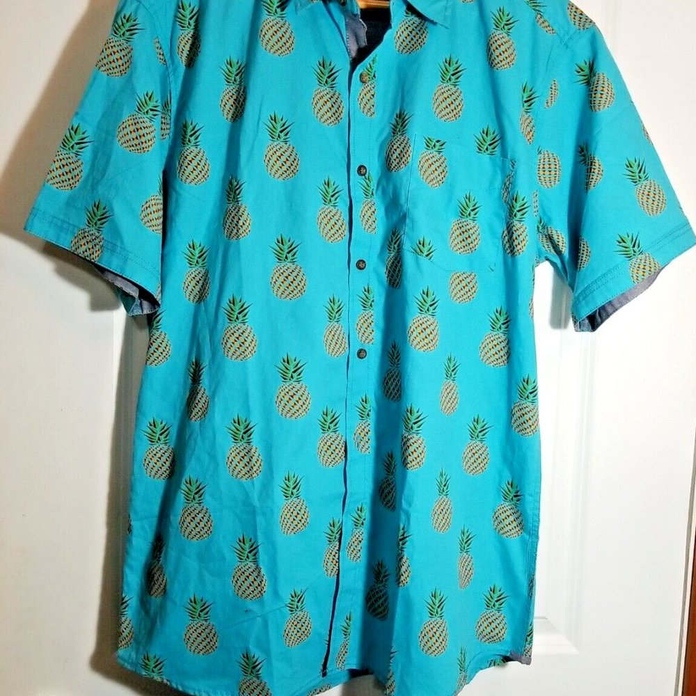 Free Planet Men's Hawaiian Casual Button-Down Shirt Size XL - Pineapples Design
